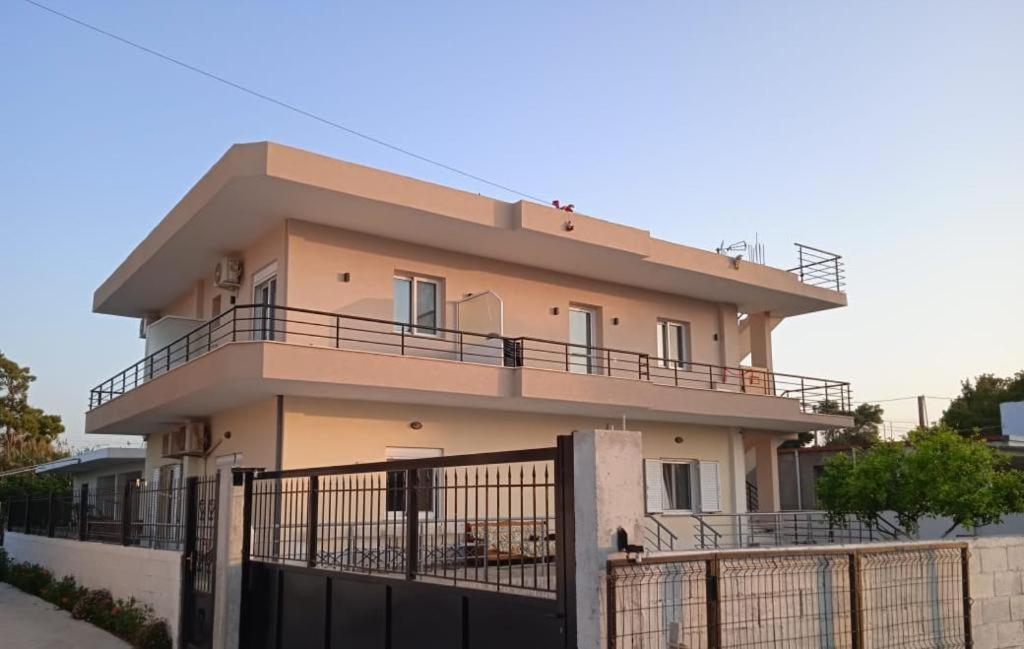 Villa Hysesani Vlorë エクステリア 写真